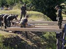 etí a sloventí vojáci ve vykovském výcvikovém prostoru pi cviení Engineer...