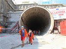 Den otevených dveí na stavb nejdelího elezniního tunelu v esku mezi...