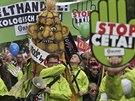 Proti dohodám TTIP a CETA protestovaly v Nmecku desítky tisíc lidí (17. záí...