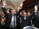 Kandidáti berlínské AfD Georg Pazderski a Joerg Meuthen se radují z volebního...