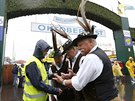 Ochranka kontroluje zavazadla návtvník Oktoberfestu. (17.9.2016)