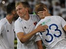 Marek Hlinka (zády) z Ostravy pijímá gratulace ke gólu proti Opav.