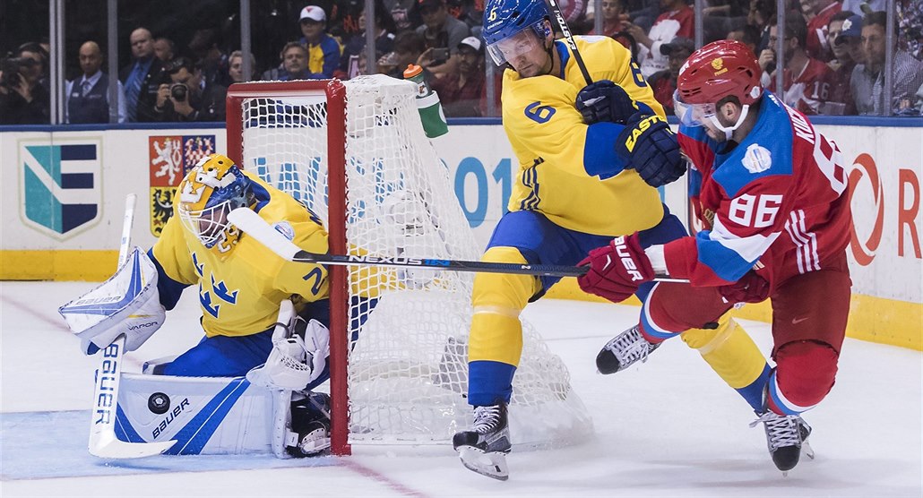 Jacob Markström zasahuje v utkání Sv�tového poháru mezi Ruskem a �védskem,...