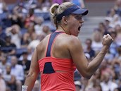 Angelique Kerberov se raduje ze zisku prvn sady ve finle tenisovho US Open.