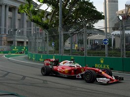 Sebastian Vettel bhem prvnho trninku na Velkou cenu Singapuru.