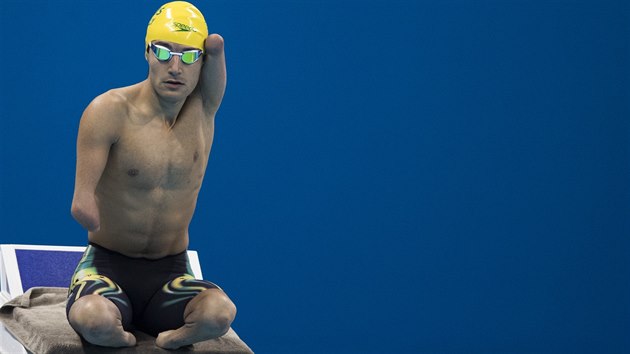 Australsk plavec Ahmed Kelly, kter se narodil bez konetin, zvod na paralympid v Riu.