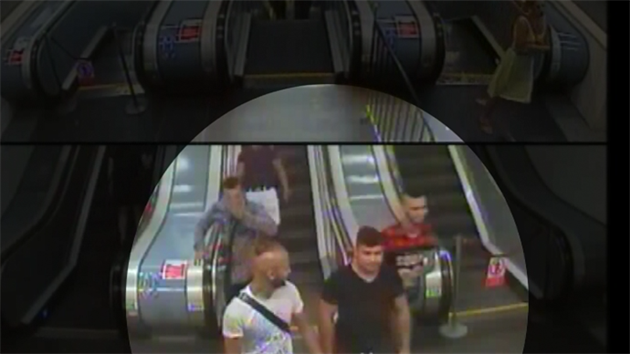 Policie ptr po estici mladk, kte v ervenci napadli mue v metru (25. ervence 2016).