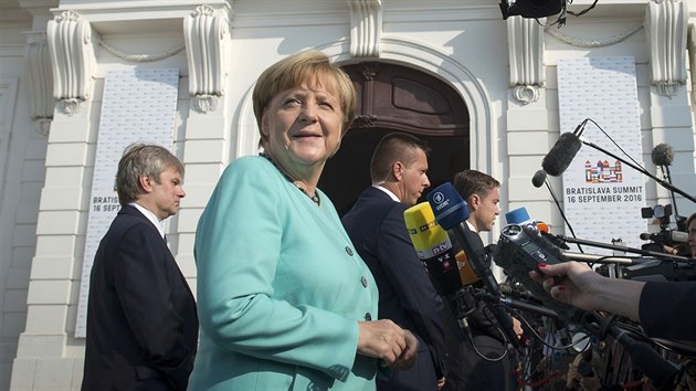 Angela Merkelov ped zahjenm summitu EU v Bratislav (16.9.2016)