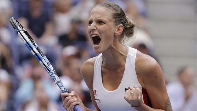 Karolna Plkov se raduje ze zisku brejku proti Angelique Kerberov ve finle tenisovho US Open.