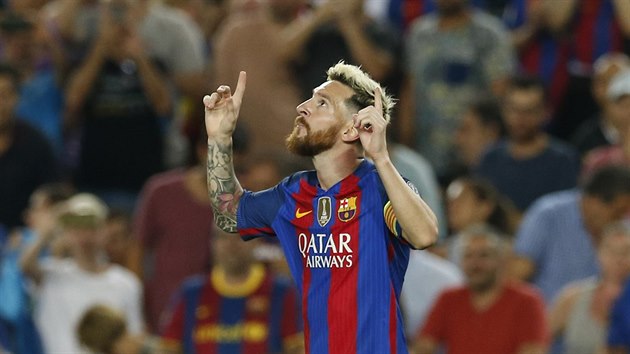 BLONK MESSI. Barvu vlas zmnil, ale na hiti zstv stejn. Lionel Messi z Barcelony slav svou druhou branku v utkn proti Celtiku.