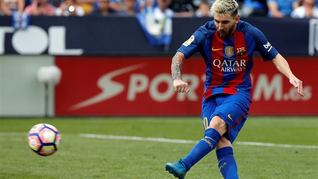 Lionel Messi promuje penaltu v utkn proti novkovi panlsk ligy Leganes.