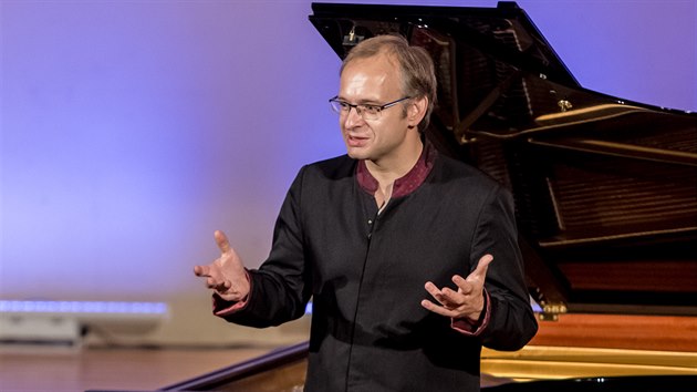 Pianista Martin Kasík poděkoval divákům, že přišli na koncert, na němž původně vůbec neměl hrát