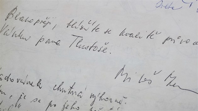 Souasn prezident Milo Zeman si pochvaluje i Kadovnek. Blahopeji, blte se kvalit pvodnho Vnku pana Tlustoe, zapsal do nvtvnick knihy hostince U Janek.