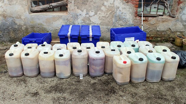 Drogy v Křižanově vyráběli Vietnamci, policie v objektu zasahovala 19. dubna letošního roku.