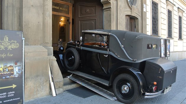 Moravsk zemsk muzeum zskalo do svch sbrek cenn historick automobil Praga Alfa XIX.
