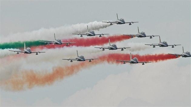 Italsk skupina Frecce Tricolori na Dnech NATO v Ostrav