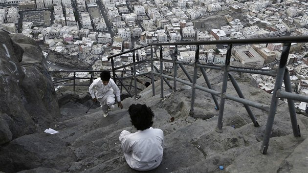 Dti si hraj na schoditi na horu Hir, kde ml Mohamed prvn zjeven kzat islm (10. z 2016).