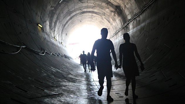 Den otevench dve na stavb nejdelho elezninho tunelu v esku mezi Plzn-Doubravkou a Kyicemi (10. z 2016).