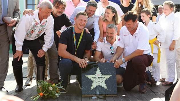 Judista a olympijský vítěz Lukáš Krpálek pokřtil ve Velké Bíteši svoji hvězdu na chodníku slávy (11. září 2016).