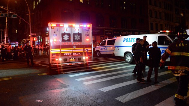 Exploze na Manhattanu v New Yorku si vydala nejmn 29 zrannch. Podle ad byla bomba patrn nastraena zmrn. (17.9.2016)