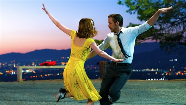 Ryan Gosling a Emma Stone v muzikálu La La Land (2016)