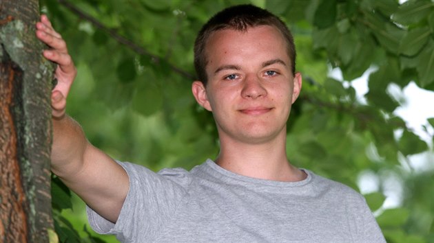 Student medicíny Denis Dvoák, který v dtství porazil zákenou leukémii. Nyní...