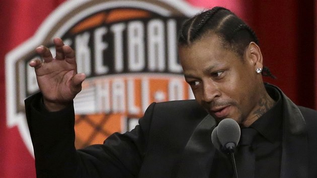 Allen Iverson pi svm vstupu do basketbalov Sn slvy ve Springfieldu