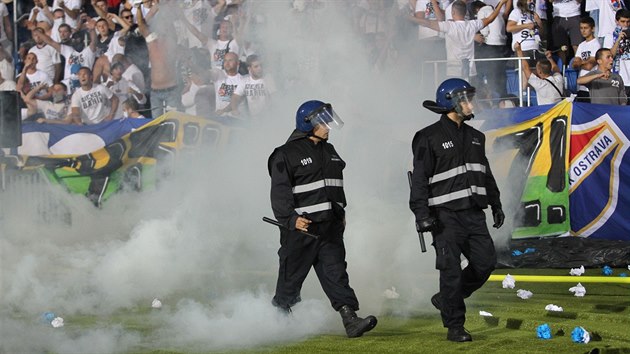 Tkoodnci zasahovali v z proti ostravskm fanoukm v derby s Opavou