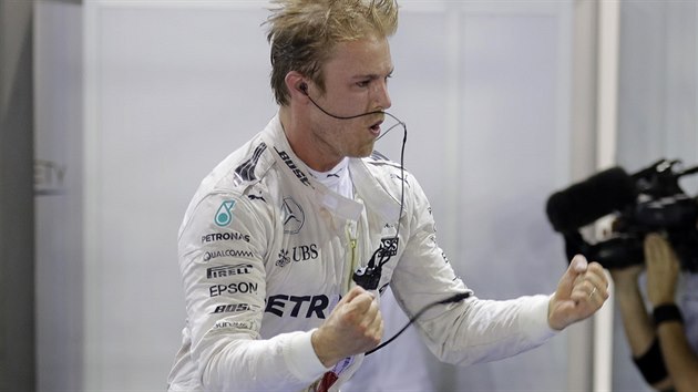 Nico Rosberg se raduje z vtzstv ve Velk cen Singapuru.