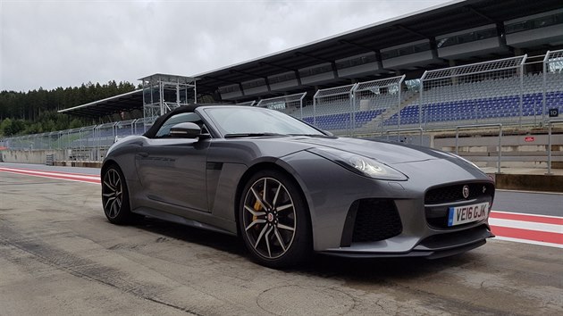 Jaguar F-Type SVR