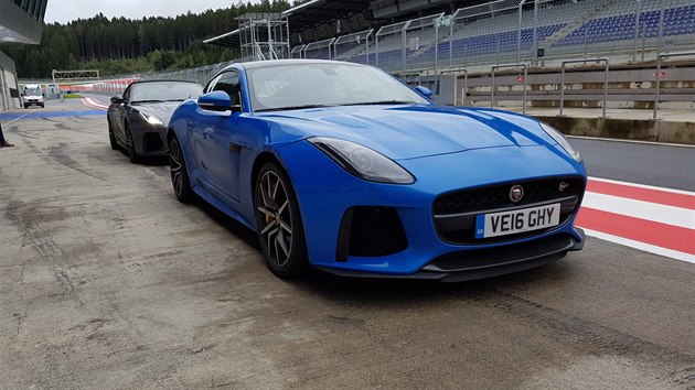 Jaguar F-Type SVR