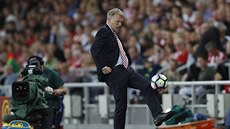 Trenér Sunderlandu pi zpracování. Také David Moyes je bývalý úspný...