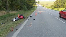 Mladý motorká boural na silnici u Mirkovic na eskokrumlovsku.