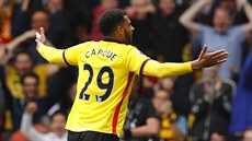 Etienne Capoue z Watfordu slaví gól proti Manchesteru United.