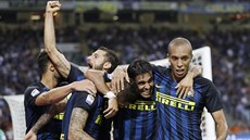 Fotbalisté Interu a jejich radost z gólu v utkání s Juventusem.