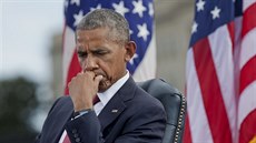 Prezident Barack Obama bhem piety ped budovou Pentagonu (11. záí 2016).