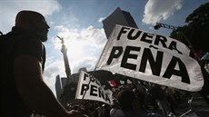 Tisíce Mexian vyzvaly v pedveer Dne mexické nezávislosti prezidenta Enriqua...