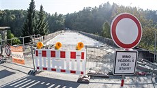 �vehl�v most v Tábo�e p�eklenuje Lu�nici a stojí na silnici sm�rem na Bechyni....