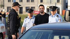 Policie odvádí muže obviněného v souvislosti s pohřešováním dětí z Litoměřicka...