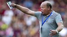 Mladoboleslavský trenér Leo� Kalvoda b�hem utkání na Spart�.