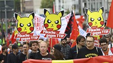 Proti dohodám TTIP a CETA protestovaly v Nmecku desítky tisíc lidí (17. záí...