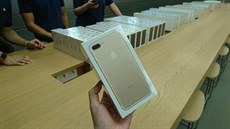 A to je on, ná� nový iPhone 7 Plus.