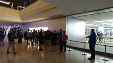 Fronta ped Apple Storem sice po naem odchodu troku zhoustla, ale oproti...