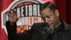 Allen Iverson pi svém vstupu do basketbalové Sín slávy ve Springfieldu