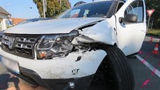 Opilý �idi� po cest� pro d�ti narazil v Hradci Králové do dvou aut.