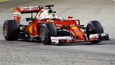 Sebastian Vettel bhem kvalifikace na Velkou cenu Singapuru