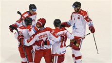 Olomou�tí hokejisté slaví gól.