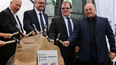 Zleva hejtman Old�ich Bubení�ek, ministr Dan �ok, generální �editel �SD Jan...