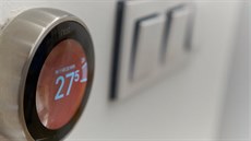 O podlahové topení se stará intuitivní termostat Nest.