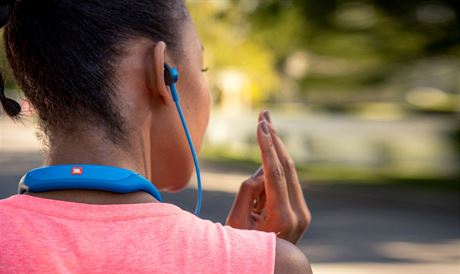 JBL Reflect Response: Konen sluchátka s ovládáním pehrávání hudby